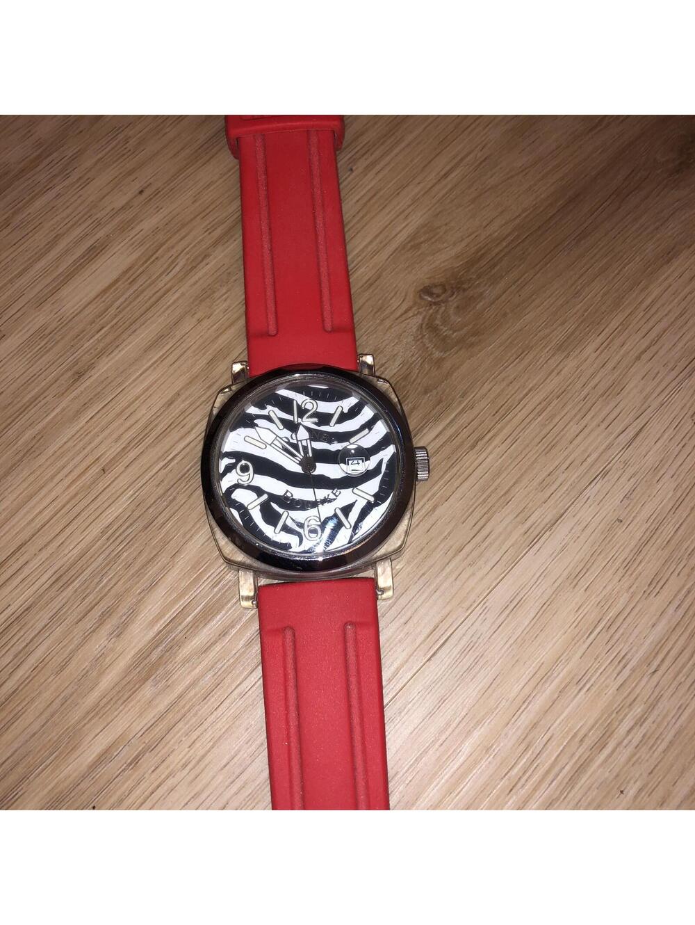 DOONEY & BOURKE ZEBRA PRINT RED BAND LADIES WOMENS WATCH SILVER STAINLESS STEEL